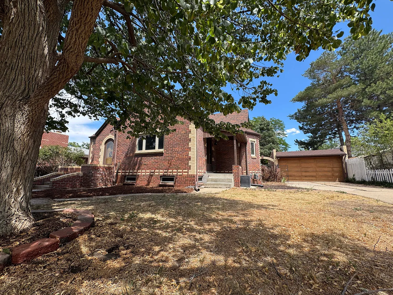3 bed, 2106 sqft, $3,100 — Photo 2