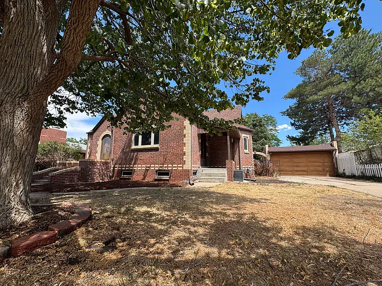 660 S Alcott St — Photo 2