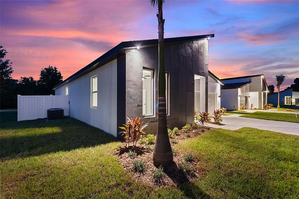 4 bed, 2.0 bath, 1790 sqft, $2,425 — Photo 4