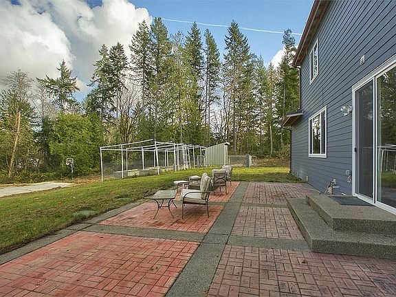 Spacious Wrapping Patio 