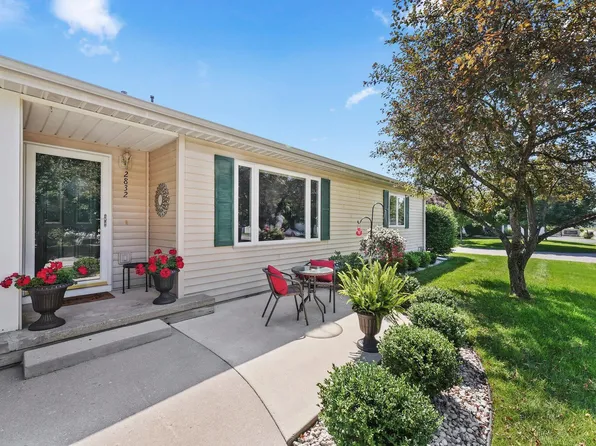 2832 Emerald Blfs, Traverse City, MI 49684