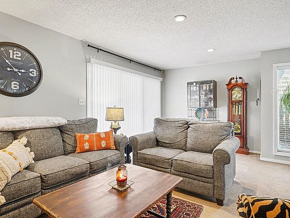 4th image of 1701 Yaupon Dr. #A