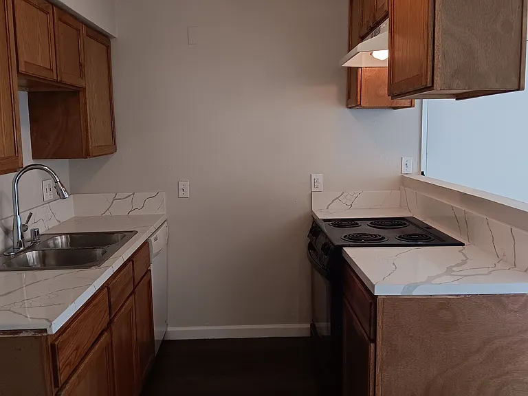7039 Amsterdam Ave — Photo 3