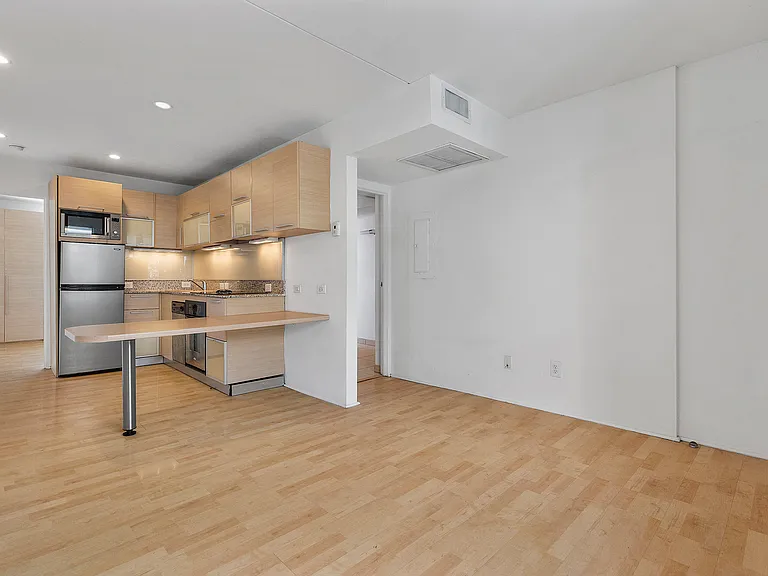 The Regency Apartment Homes — Photo 37