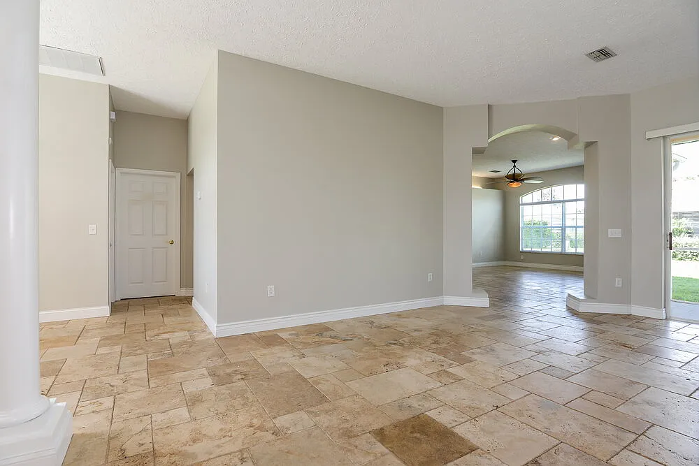3 bed, 2.0 bath, 1780 sqft, $1,940 — Photo 3