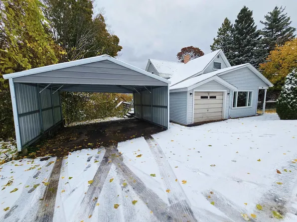 710 W Calverley Ave, Houghton, MI 49931
