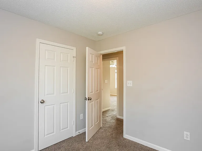 715 Almora Dr — Photo 16