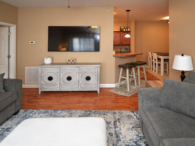 205 Capital St #201 — Photo 2