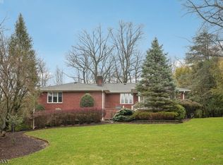 27 Oak Pl, North Caldwell Boro, NJ 07006