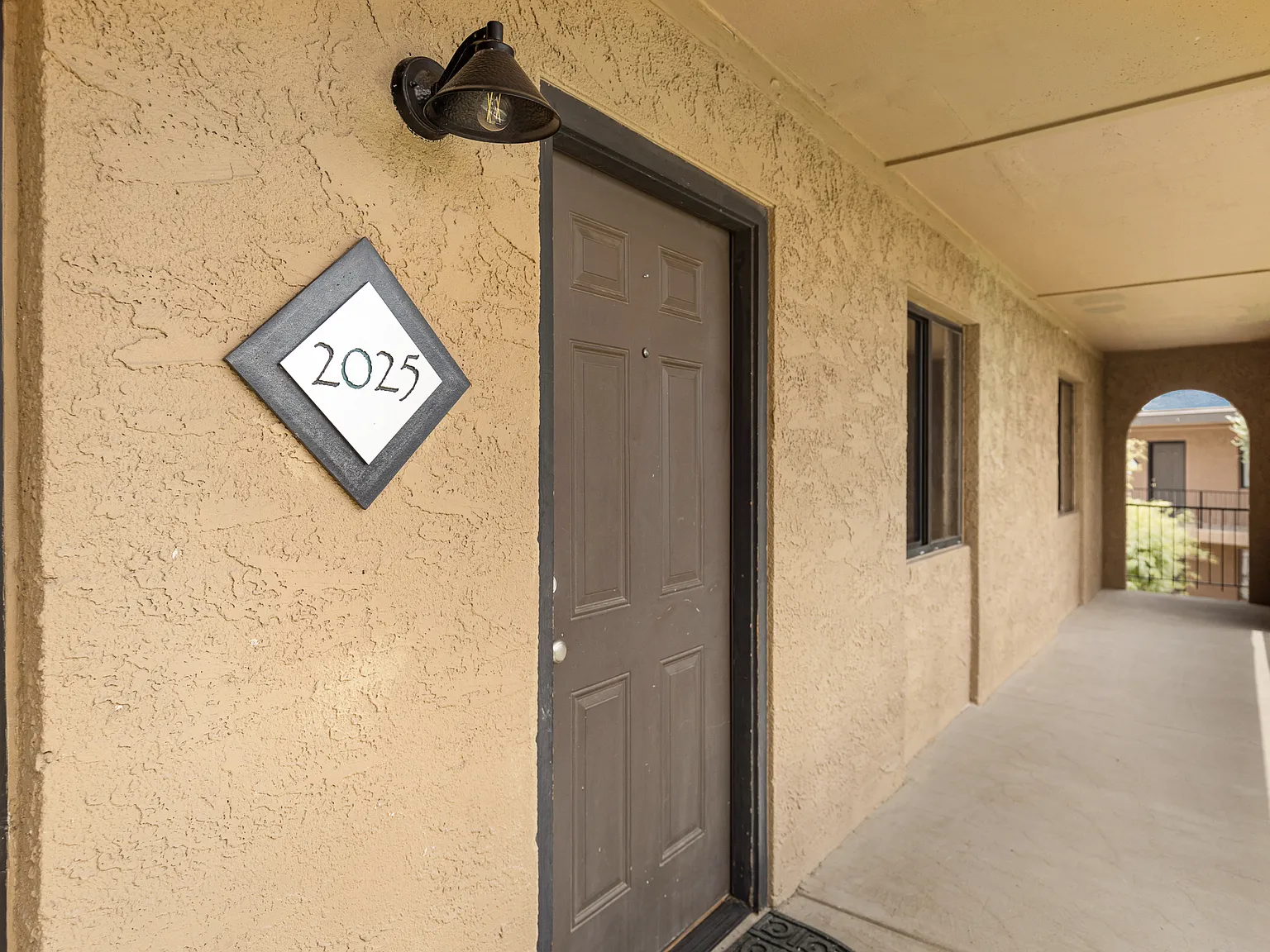 3 bed, 1045 sqft, $1,750 — Photo 2