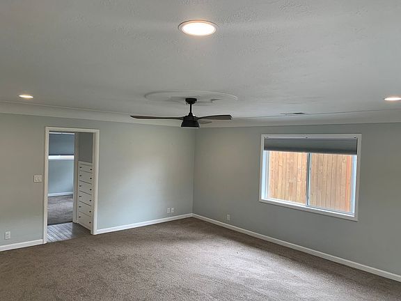 5th image of 2362 Evergreen Ave NE