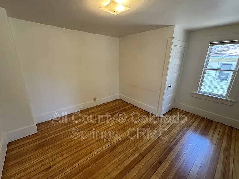 811 E Kiowa St — Photo 3