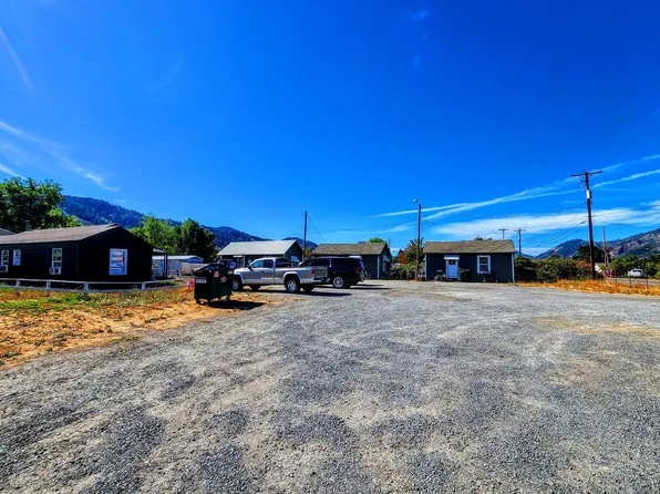 1048 N Old Pacific Hwy, Myrtle Creek, OR 97457