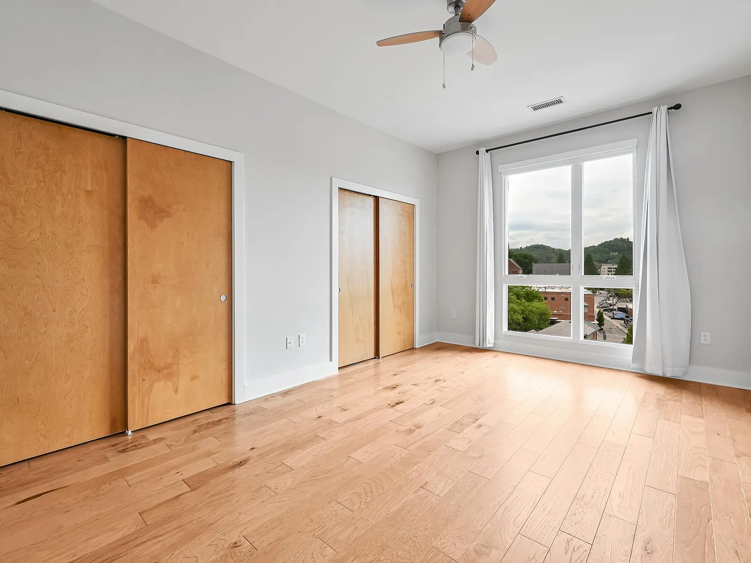 3 bed, 1500 sqft, $3,300 — Photo 2