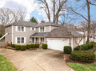 30310 Manhasset Dr, Bay Village, OH 44140