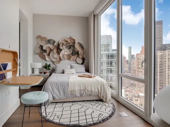 222 East 44th Street 14J image 2 of 12