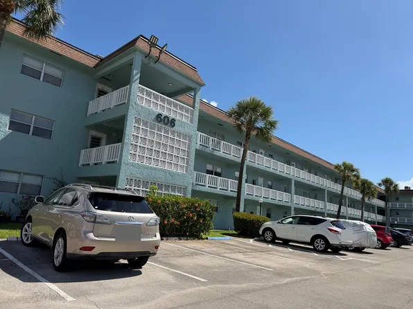 606 SW Natura Blvd, Deerfield Beach, FL 33441