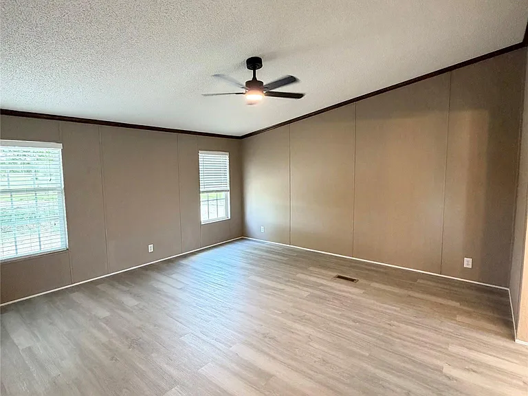 5698 County Road 2752 — Photo 16
