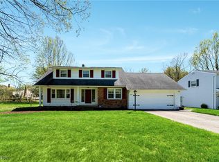 5040 Hartley Dr, Lyndhurst, OH 44124