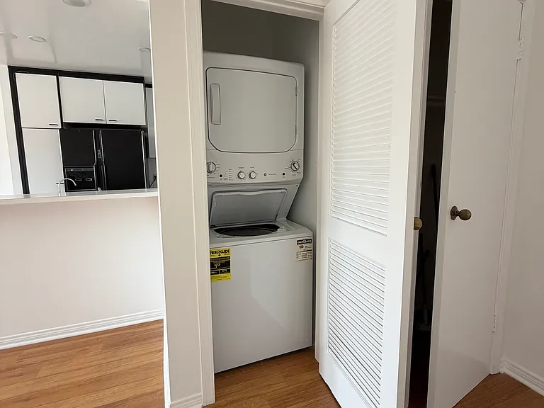 923 S Shenandoah St #4 — Photo 12