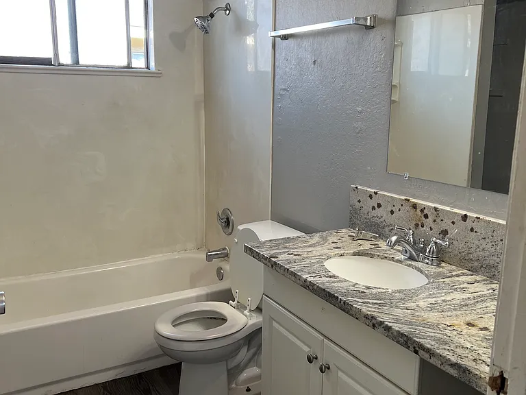 8922 N El Dorado St — Photo 5