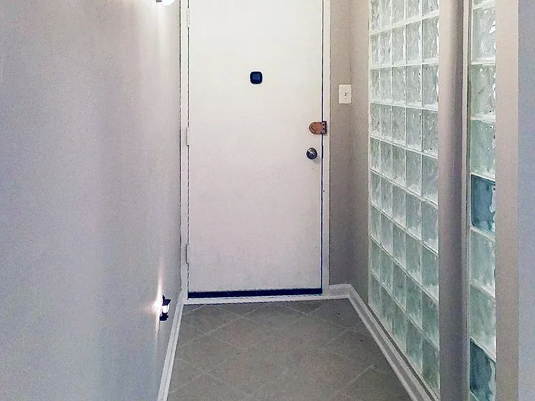 566 Wilson Bridge Dr — Photo 2