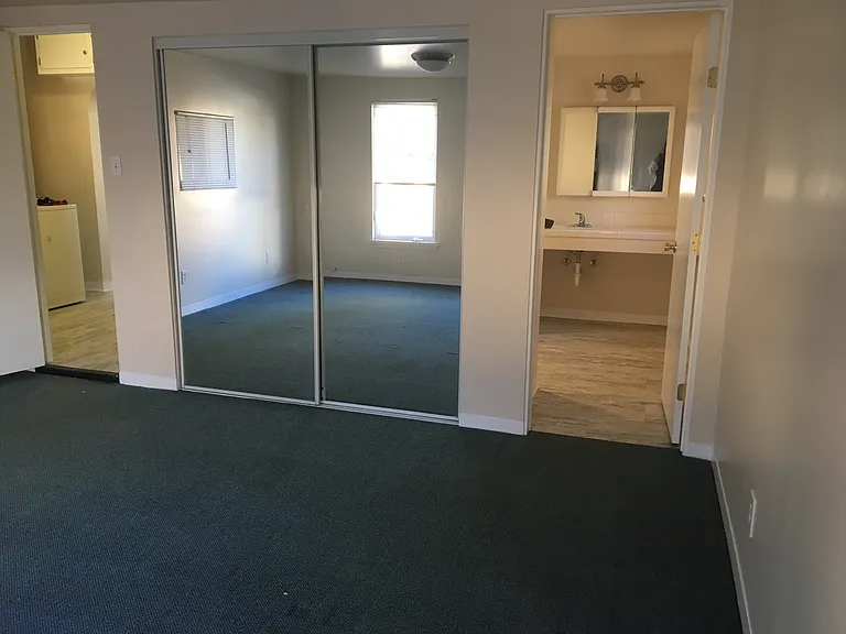 900 Girard Blvd NE — Photo 14