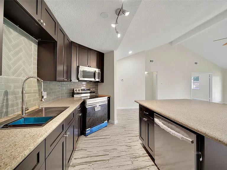 10904 Birch Dr — Photo 8
