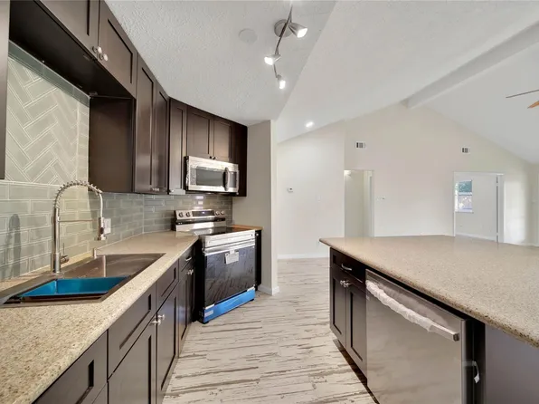 10904 Birch Dr, La Porte, TX 77571