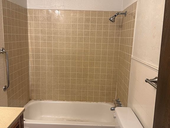 5th image of 1304 W Pine Ave