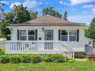 423 N Maple St, Monticello, IA 52310