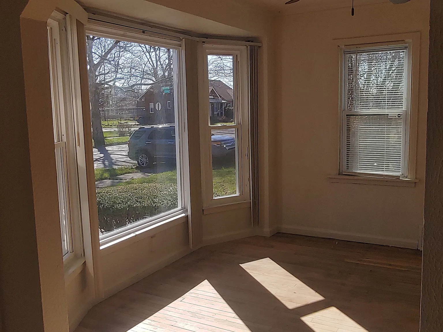 3 bed, 1200 sqft, $1,300 — Photo 3