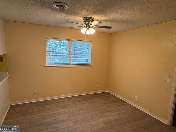 4th image of 2237 Formosa Cir