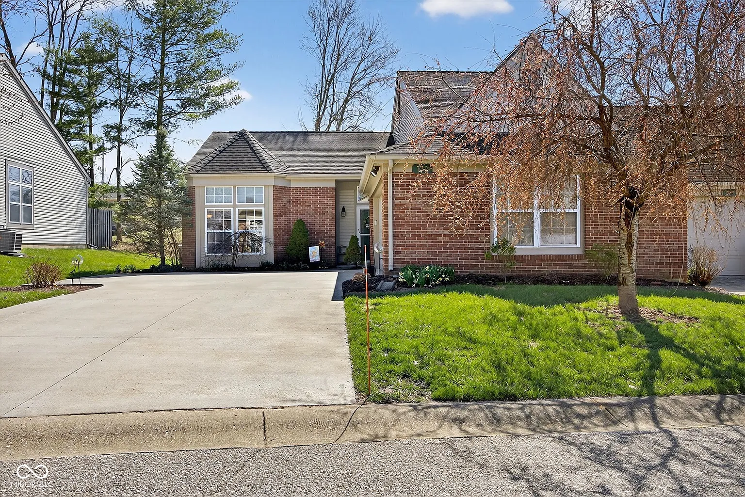 712 E Moss Creek Dr photo 1