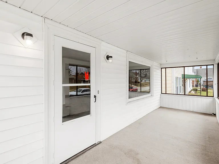 426 Selden Ave — Photo 15
