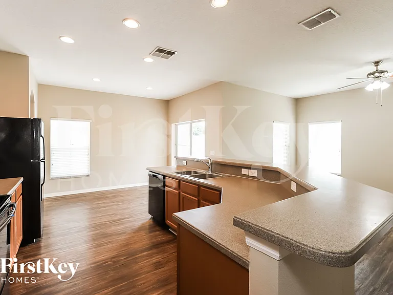 734 Star Pointe Dr — Photo 6