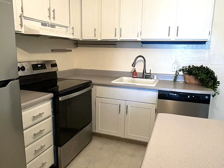 320 Auburn Way — Photo 1
