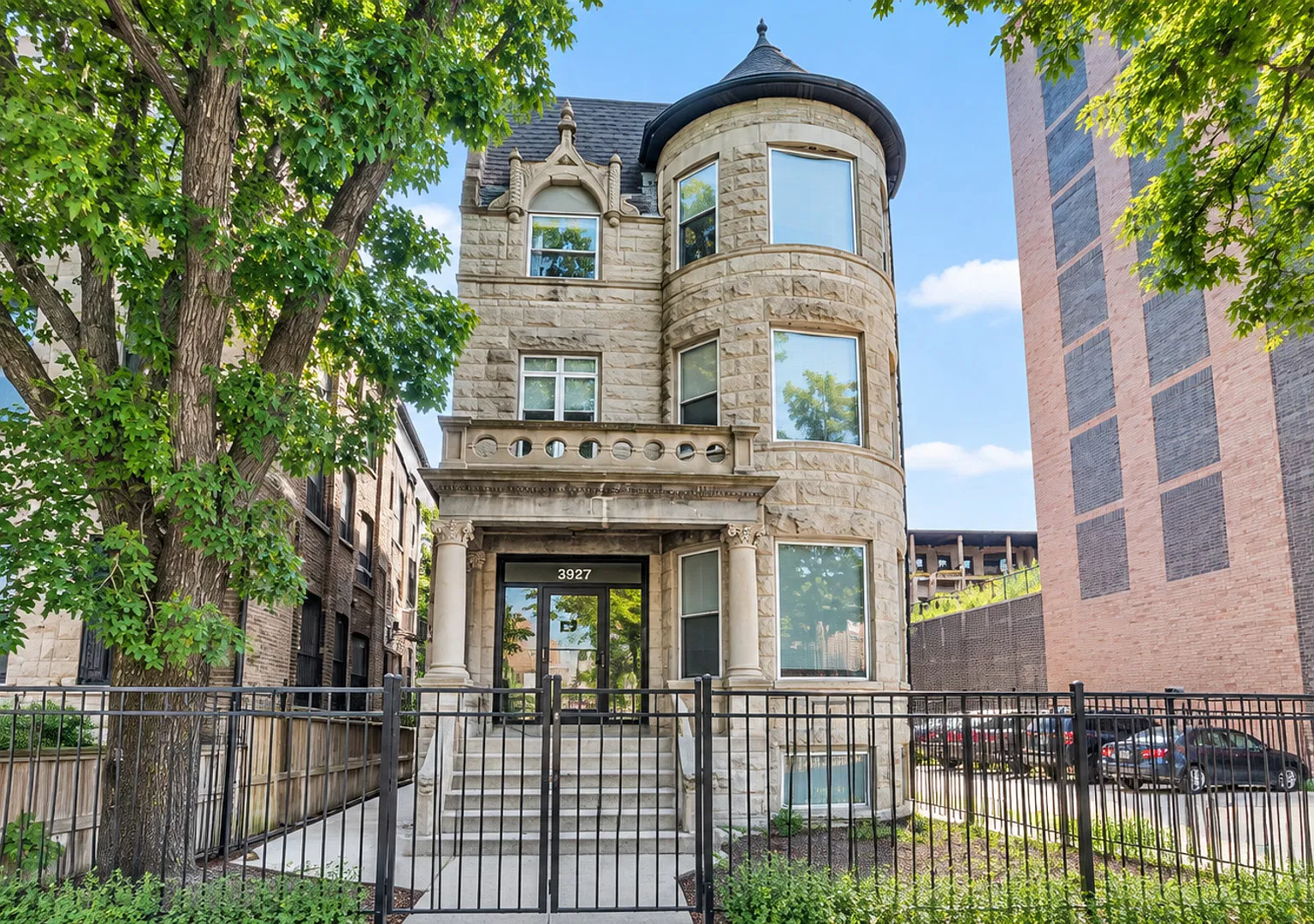 2 bed, $2,700 — Photo 1