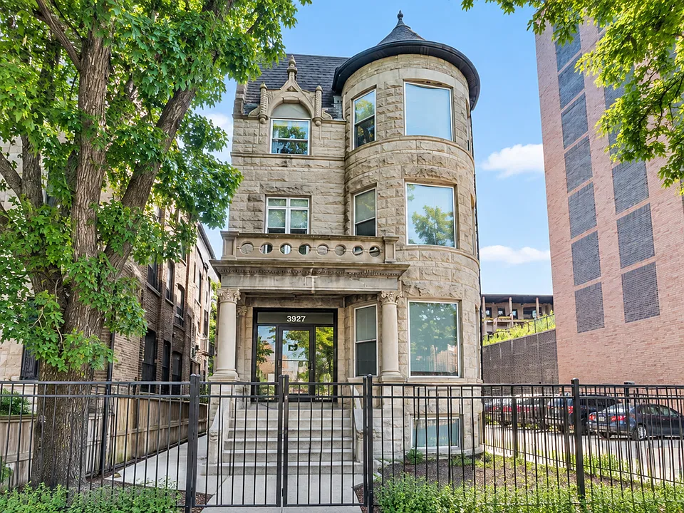 3927 N Clarendon Ave #1F