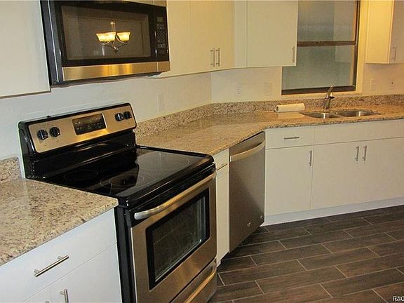 5th image of 9662 W Green Ln