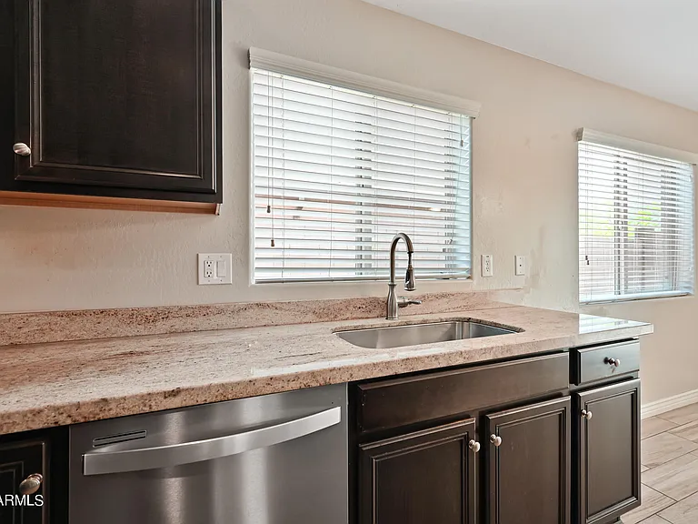 2209 E Hazeltine Way — Photo 6