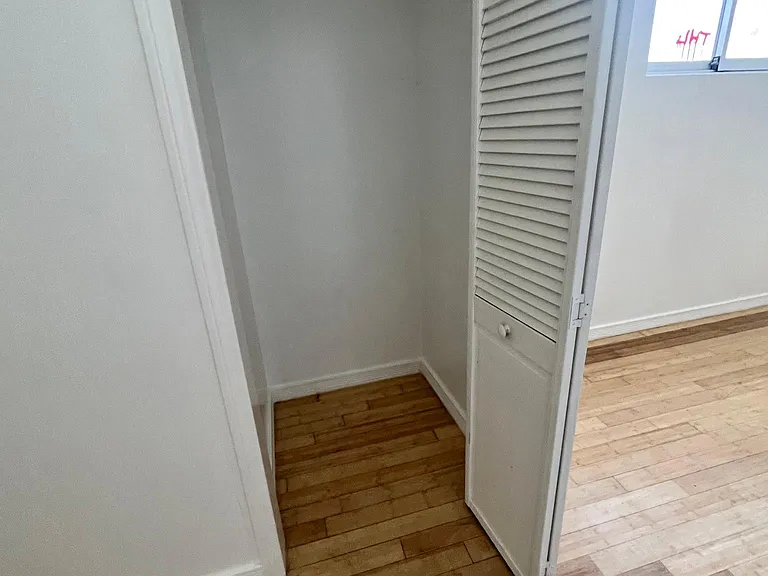1043 S Grand Ave #8 — Photo 12