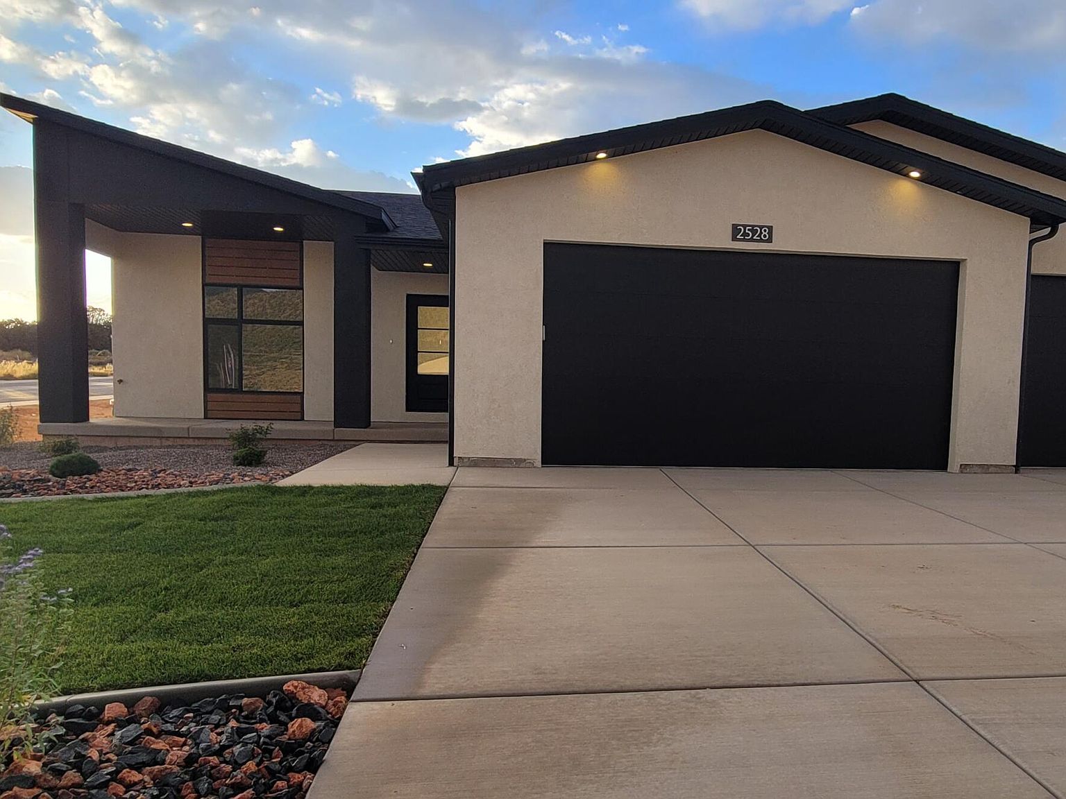 Blackish House ←sideZ Blackish House Sidea Sidez | eBay