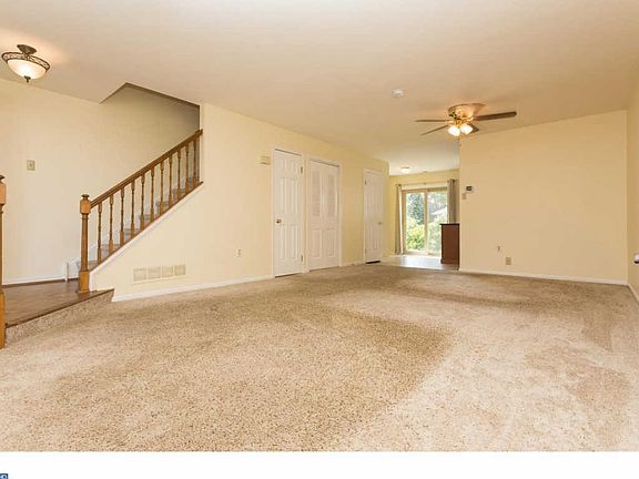 3rd image of 206 Maple Glen Cir