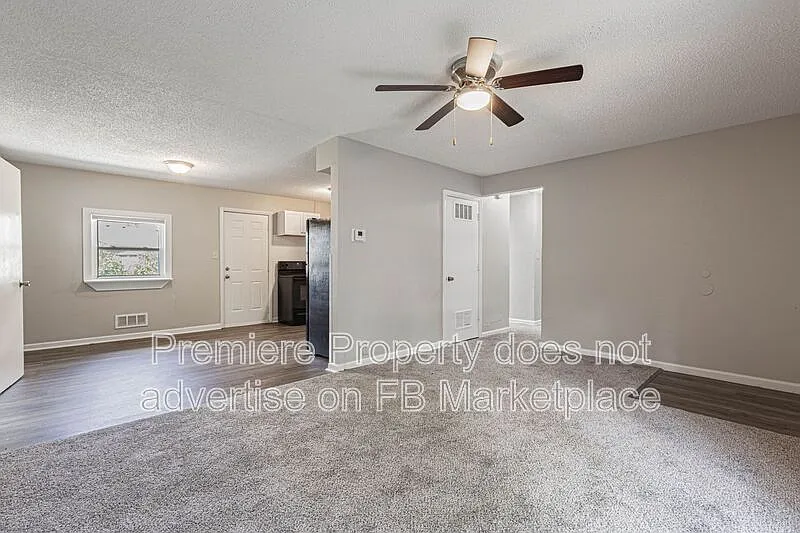 4 bed, 1.5 bath, 936 sqft, $1,300 — Photo 3