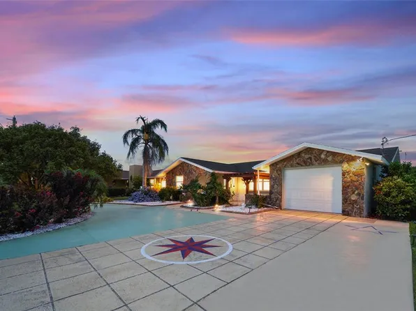 8542 Betty St, Port Richey, FL 34668