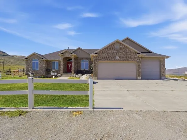 9317 N Sunset Dr, Thatcher, UT 84337