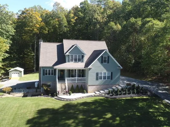 685 Forest Hills Dr, Pounding Mill, VA 24637