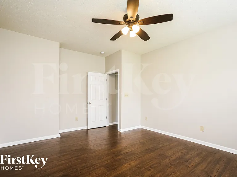 1301 Greenbriar Way — Photo 8