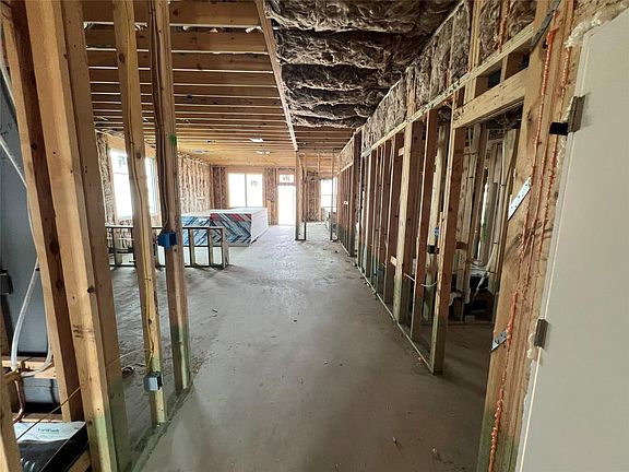 3rd image of 220 Gus Loop